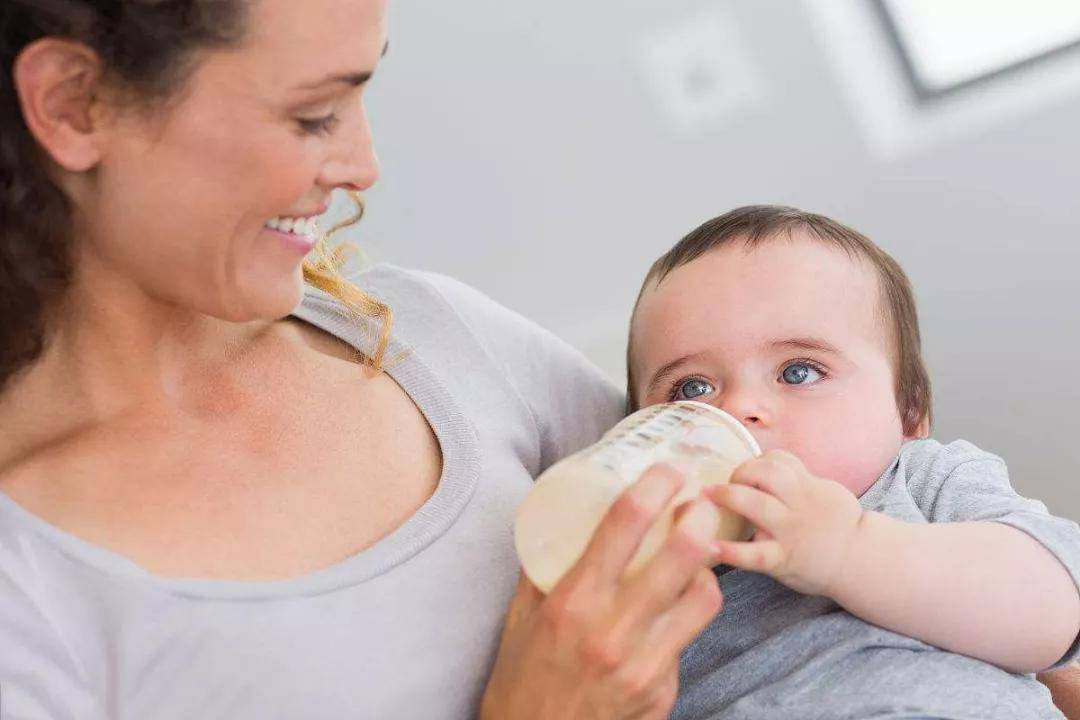 关于六个月宝宝吃母乳的间隔时间研究